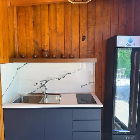Villa Wooden Eilin 3 Tirana